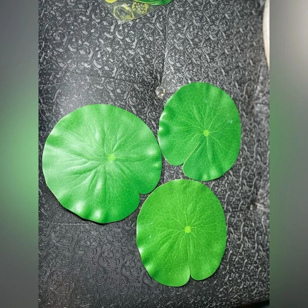 12 Realistic Lily Pads Leaves for Ponds, Artificial Floating Foam Leaves Realist - Picture 6 of 7